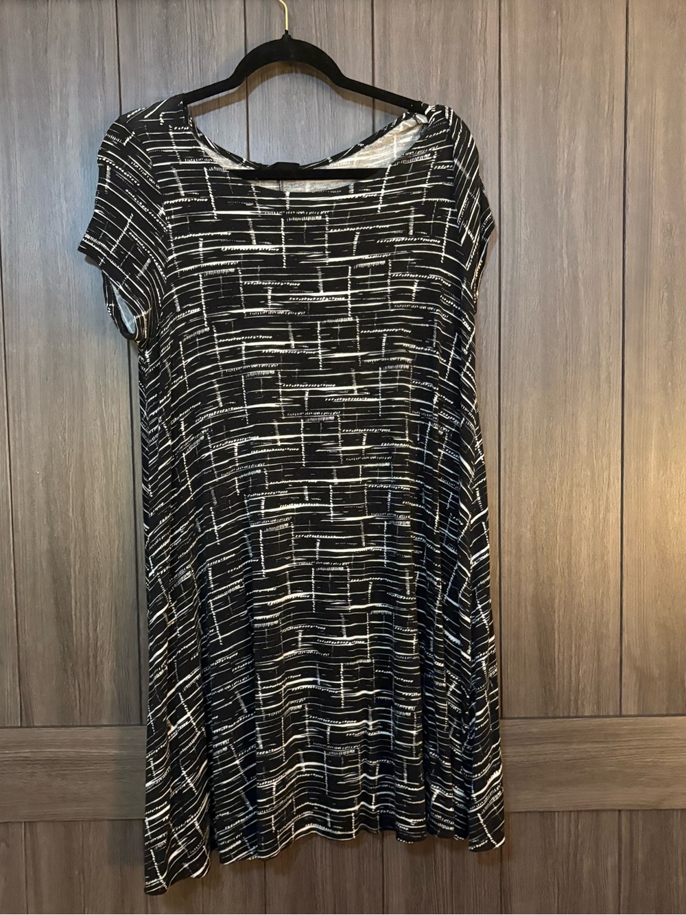 A-line made in Hawaii Black & White Short Sleeve Patterned Swing Dress